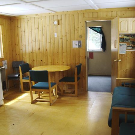 Hi Mosquito Creek - Wilderness Hostel Lake Louise Exterior foto