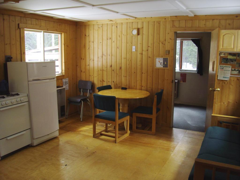 Hi Mosquito Creek - Wilderness Hostel Lake Louise Exterior foto